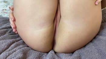Adele's Oiled Delight: Solo Pussy Play with Wow_Adele