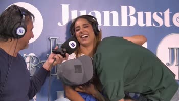 Natalia Garcia Pide una hamburgesa para chuparle la polla al repartidor en Juan Bustos Podcast