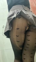 Pantyhose Pee Desperation: Wettingmypants' Exotic Squirt Show