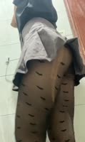Pantyhose Pee Desperation: Wettingmypants' Exotic Squirt Show