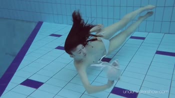 Underwater Seduction: Roxalana's Alluring Nude Display