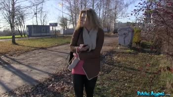 Public Agent Grateful Babe Shows her Gratidude with an Outdoor Blowjob and Fuck