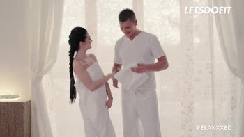 Lullu Gun's Relaxing Rendezvous Ends in a Sizzling Sauna Showdown with Thomas J