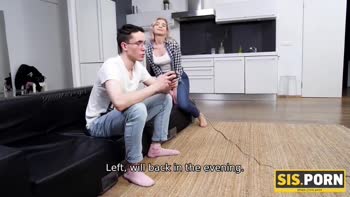 Stepbrother's Gamer Crush Gets Fulfilled in Steamy Sis Porn