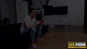 Stepbrother's Gamer Crush Gets Fulfilled in Steamy Sis Porn