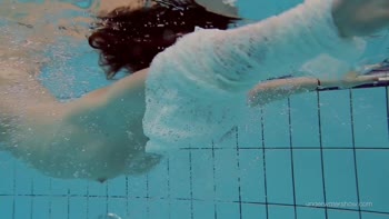 Katy Soroka's Sizzling Underwater Solo Show
