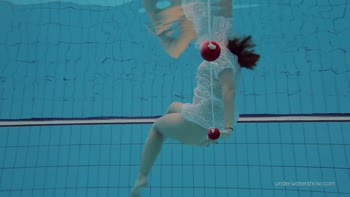Katy Soroka's Sizzling Underwater Solo Show
