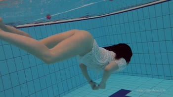 Katy Soroka's Sizzling Underwater Solo Show