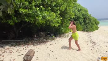Katty West & DisDiger's Beach Pickup: Big Tits, Handjobs & Dick Flashing