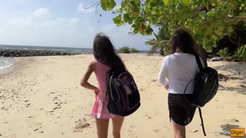 Katty West & DisDiger's Beach Pickup: Big Tits, Handjobs & Dick Flashing