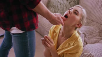 Eva Elfie's Alluring Blowjob Show: Passionate Deepthroat Action
