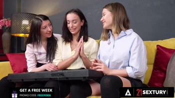 21 SEXTURY Naughty Piano Practice Mary Frost, Amalia And Rin Lesbian 3Way