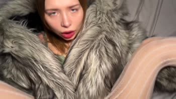 Californiababe Spreads Legs in Fur Coat for Lucky Fan