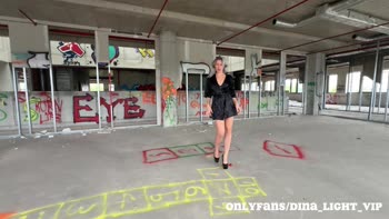 Dina-light's Risky Shave in Abandoned Bliss