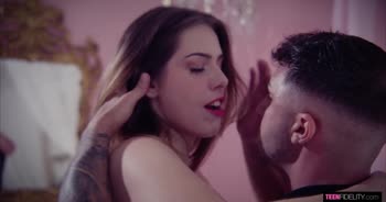 Princess Emily's Pale Perfection: Curvy Big Tits & Ass in 4K Blowjob