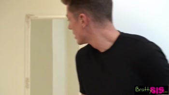 In My Stepsisters Bedroom - S26:E9