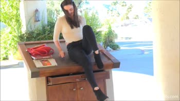 Pepper Xo's Public Tease: A Teen (18+) Babe's Intimate Outdoor Adventure