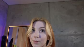Izi_fox's Sizzling Solo Mirror Dance in HD