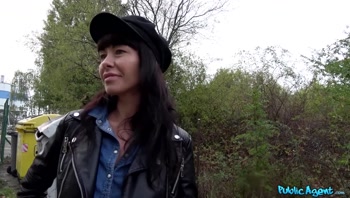 Genuine PUBLIC OUTDOOR SEX - Public Agent