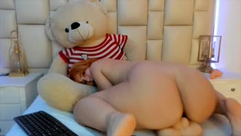 MeryLust's Redhead Delight: Bouncing Beauty Exposes Her Bubble Butt