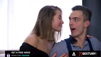 21 SEXTURY - Cute Babe Amalia Davis Incites Hot Fuck
