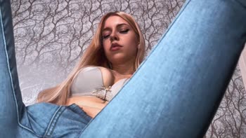 Paradise Jessie - Jessie's Jeans Tease: Squirting Solo Sensations