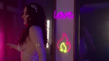 Coco Lovelock and Jessica Ryan's Sultry Threesome Seduction