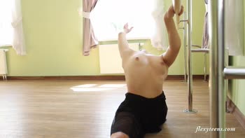 Regina Blatt's Flexi Fantasies: Russian Teen (18+) Yoga Delights