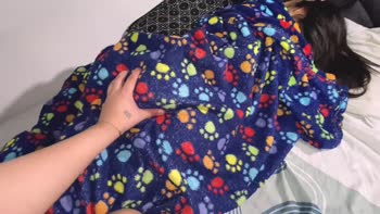 SofixBrzzs' Colombian Cutie Shares Bed For A Steamy Massage
