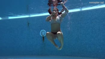 Puzan Bruhova's Scintillating Underwater Solo