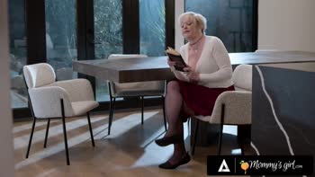 Stepmom Secrets with Dee Williams & Sophia Burns