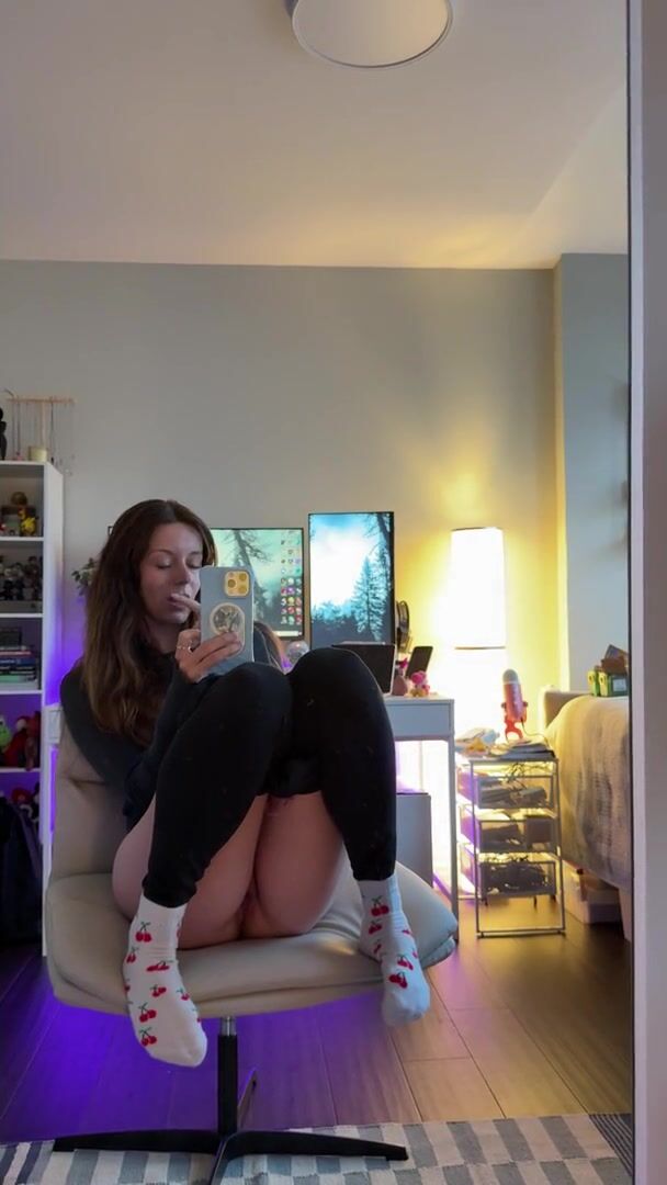 Girl next Door Masturbates for you