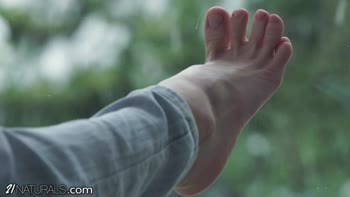 Gina Gerson's Foot Fantasy: Cum-Splattered Toes for Your Pleasure