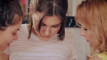 Alissa Foxy & Ellie Luna's Sultry Russian Threesome