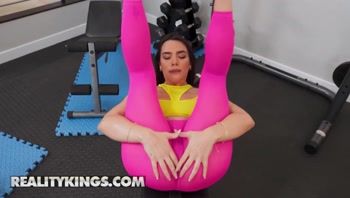 REALITY KINGS - Hot Ivy Ireland Surprises Scott With A Steamy Blowjob & Gets Pumped Hard In The Gym