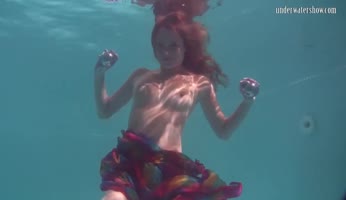 Russian Siren's Underwater Orgasmic Delight