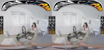 Step Sister Seduction in 60FPS VR: Peter Green and Penelope Woods' Sultry Encounter