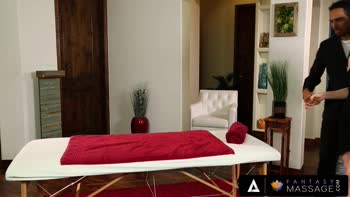 Jessica Ryan's Blindfolded Massage Seduction: A Cuckold's Plea to Her Redhead Lovemaking
