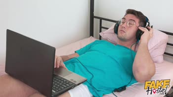 Honey's Sweet Stepsis Surprise: Wet Pussy Licking and Blowjob