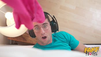 Honey's Sweet Stepsis Surprise: Wet Pussy Licking and Blowjob