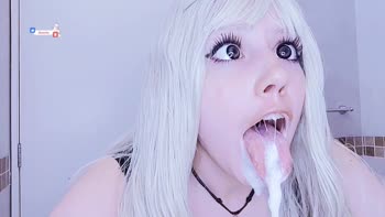 Nina-Boo's Teen (18+) Dreams: Ahegao Orgasm with Toothpaste