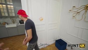 HUNT4K. Pussy for Pizza