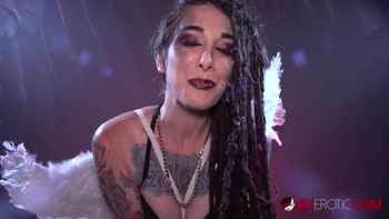 Sully Savage's Seductive Ride: Tattooed Temptress Teases with Tremor