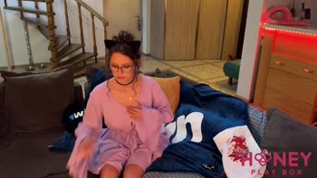 Alexa Poshy's Anal Ecstasy: Squirting Bliss with New Vibrating Plug