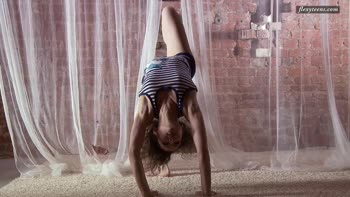 Flexi Delight: Tight Russian Teen (18+)'s Acrobatic Small Tits Showcase