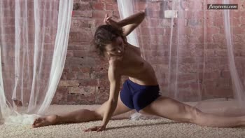 Flexi Delight: Tight Russian Teen (18+)'s Acrobatic Small Tits Showcase