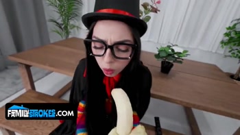 Scarlett's Deepthroat Magic Show Begins