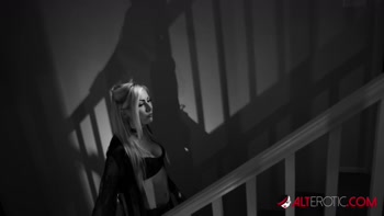 Robin Coffins - Robin's Sultry Tease: Black Beauty Takes On White Desire