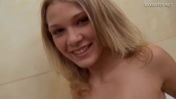 Blonde Babe's Sultry Solo Show: Underwater Masturbation