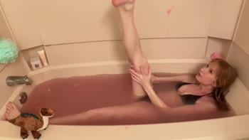 Sierra Ky's Sultry Solo Bath Time Unfolds in 60FPS